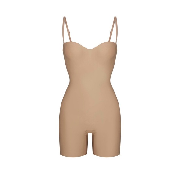 🤍Skims body underwire mid thigh bodysuit - Picture 4 of 4